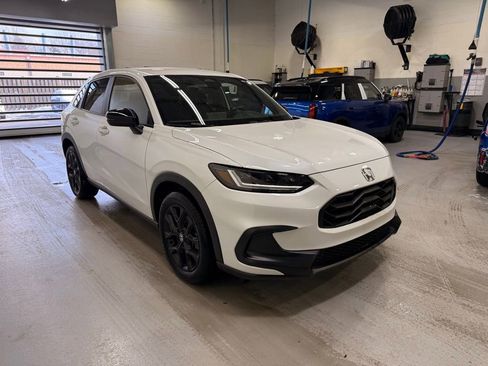 Used 2023 Honda HR-V Sport image 7