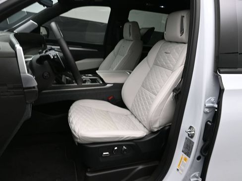 Used 2026 Cadillac Escalade V w/ LPO, ONYX Package AWD/4WD image 5