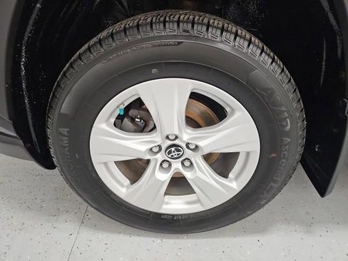 Used 2019 Toyota RAV4 XLE w/ Convenience Package image 9