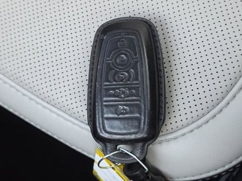 Used 2023 Ford F150 Lightning Platinum image 44