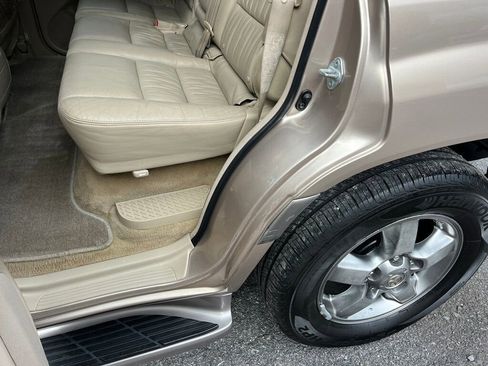 Used 2006 Toyota Land Cruiser image 37