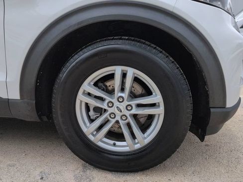 Used 2020 Ford Explorer XLT w/ Equipment Group 202A AWD/4WD image 12