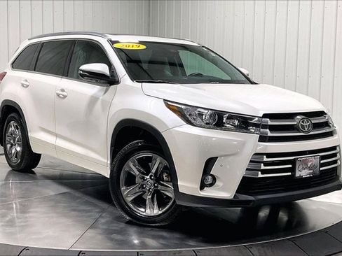 Used 2019 Toyota Highlander Limited Platinum image 3