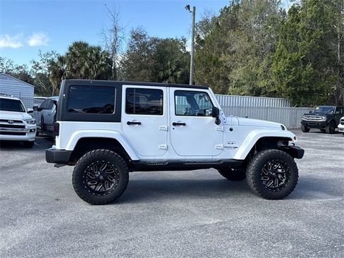 Used 2018 Jeep Wrangler Unlimited Sahara image 5