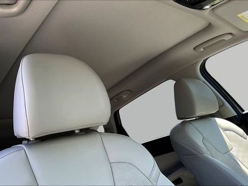 Used 2024 Kia Sorento S w/ Panoramic Sunroof Package FWD image 30