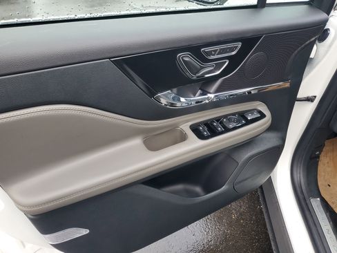 New 2026 Lincoln Corsair Premiere image 8