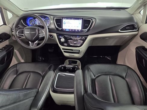 Used 2023 Chrysler Pacifica Touring-L FWD image 29