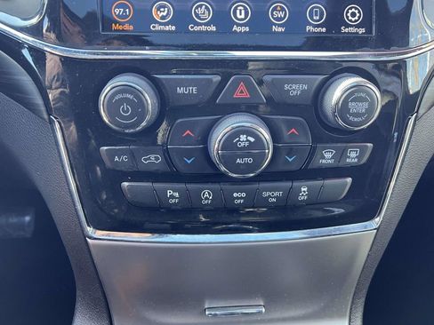 Certified 2021 Jeep Grand Cherokee Laredo X image 25