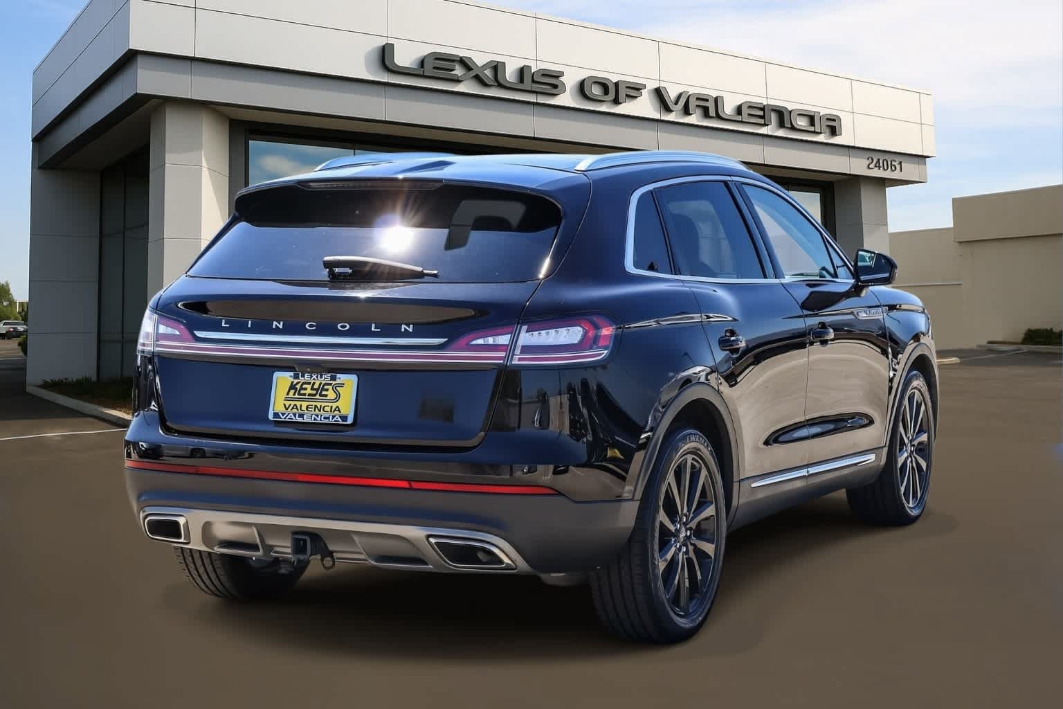 Used 2022 Lincoln Nautilus Reserve w/ Monochromatic Package AWD/4WD image 4