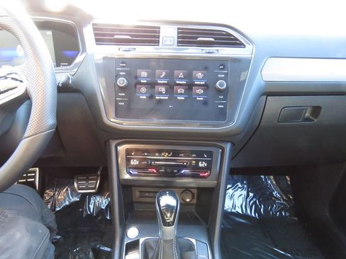 Used 2022 Volkswagen Tiguan SE R-Line AWD/4WD image 26