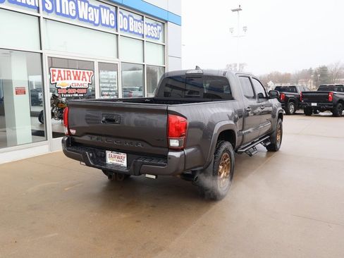 Used 2019 Toyota Tacoma TRD Sport w/ Technology Package image 3