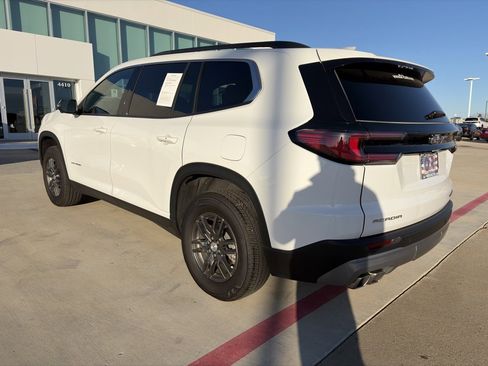 Used 2025 GMC Acadia Elevation image 7