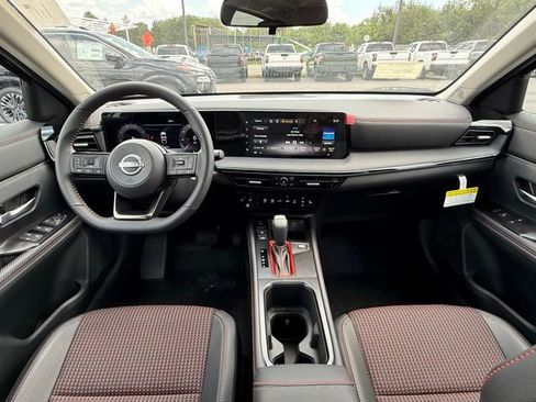 New 2025 Nissan Kicks SR w/ SR Premium Package image 18