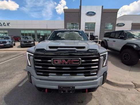 Used 2024 GMC Sierra 2500 AT4 w/ Technology Package AWD/4WD image 2