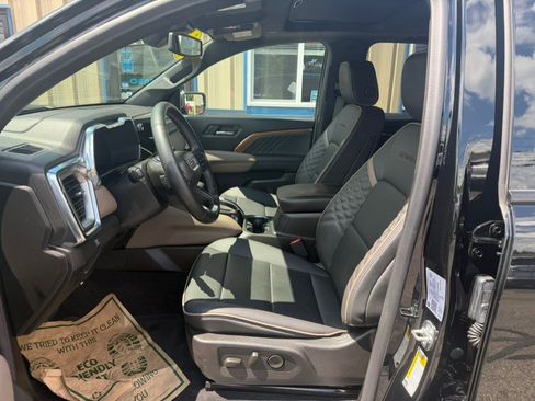 Used 2025 GMC Canyon Denali AWD/4WD image 12