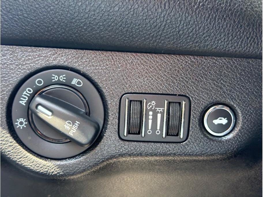 Used 2019 Dodge Challenger R/T RWD image 19