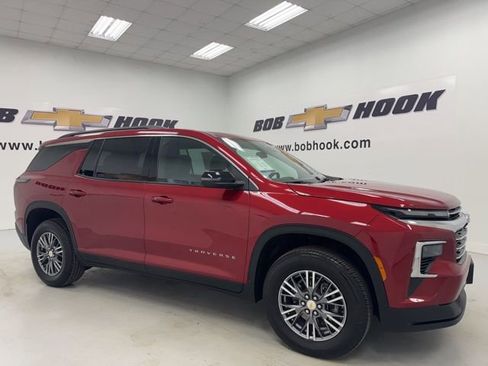 Used 2026 Chevrolet Traverse LT AWD/4WD image 3