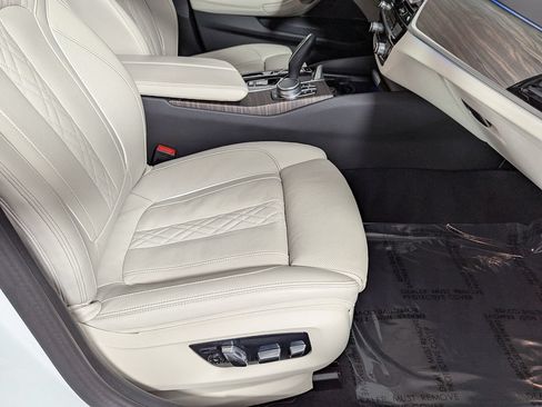 Used 2023 BMW 530e xDrive w/ Executive Package AWD/4WD image 32