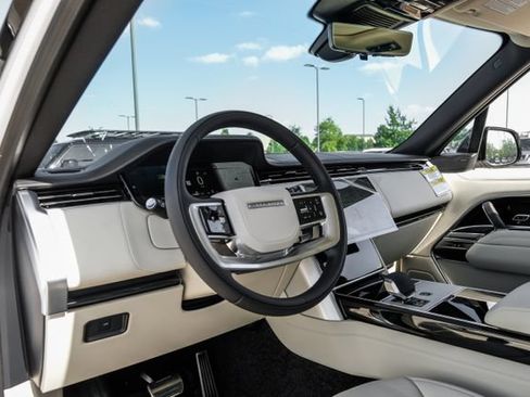 New 2026 Land Rover Range Rover Long Wheelbase SE AWD/4WD image 3