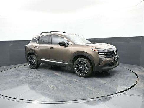 New 2026 Nissan Kicks SR w/ Cold Weather Package AWD/4WD image 3