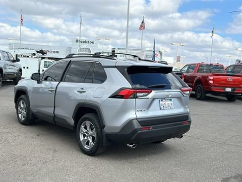 Used 2025 Toyota RAV4 XLE FWD image 5