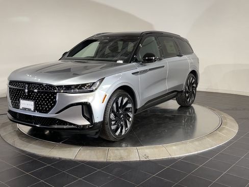 New 2024 Lincoln Nautilus Reserve w/ Equipment Group 202A image 9