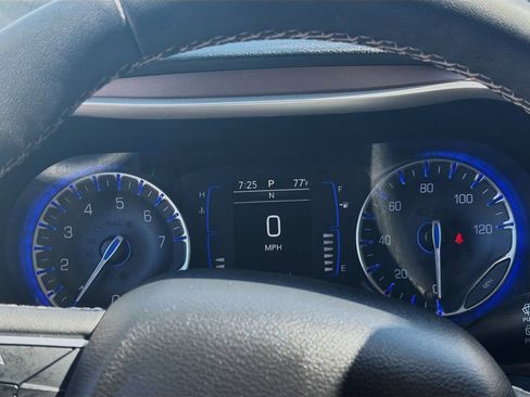 Used 2023 Chrysler Voyager LX FWD image 11