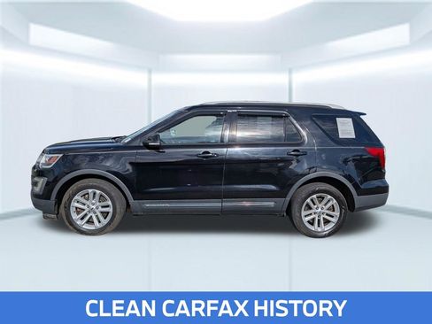 Used 2016 Ford Explorer XLT image 2