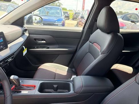 New 2026 Nissan Kicks SR FWD image 18