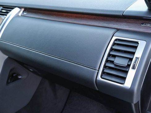New 2026 Land Rover Discovery Dynamic SE AWD/4WD image 17