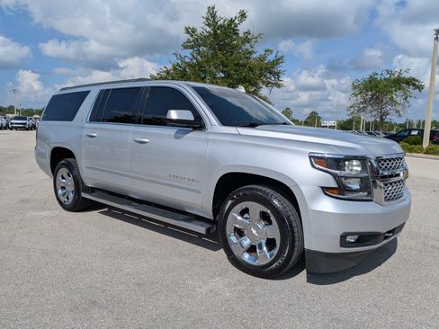 Used 2018 Chevrolet Suburban LT w/ LT Signature Package AWD/4WD image 2