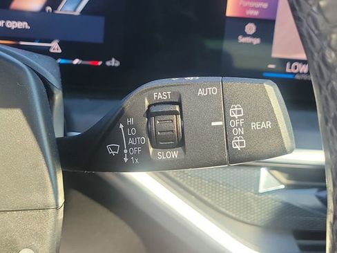 Used 2024 BMW X5 sDrive40i w/ M Sport Package RWD image 33