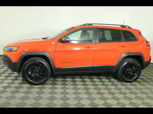 Used 2021 Jeep Cherokee Trailhawk AWD/4WD image 16