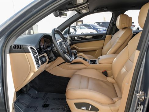 Used 2019 Porsche Cayenne image 3