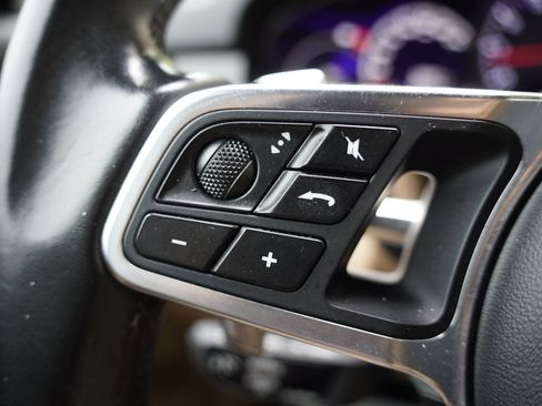 Used 2019 Porsche Cayenne AWD/4WD image 17