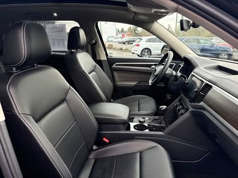 Used 2022 Volkswagen Atlas SE w/ Panoramic Sunroof Package image 12