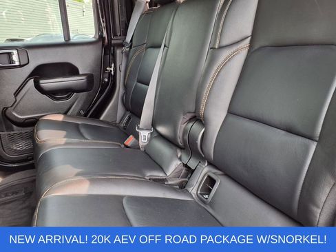 Used 2024 Jeep Gladiator Sport AWD/4WD image 7