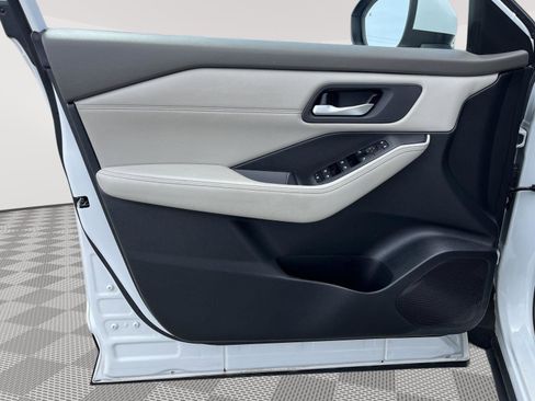 Certified 2024 Nissan Rogue SV AWD/4WD image 18