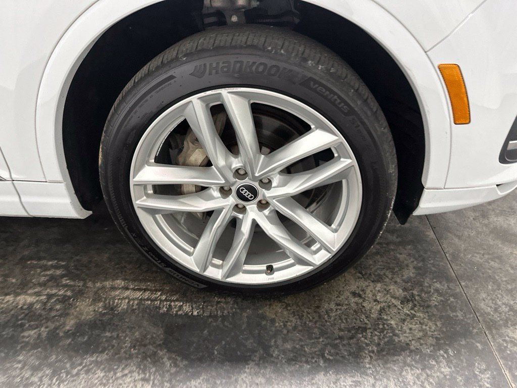 Used 2017 Audi Q7 3.0T Prestige AWD/4WD image 4