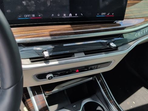 Used 2026 BMW X7 xDrive40i w/ M Sport Package AWD/4WD image 2