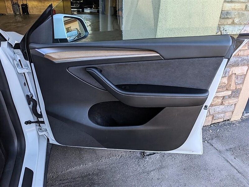 Used 2023 Tesla Model Y Long Range AWD/4WD image 29