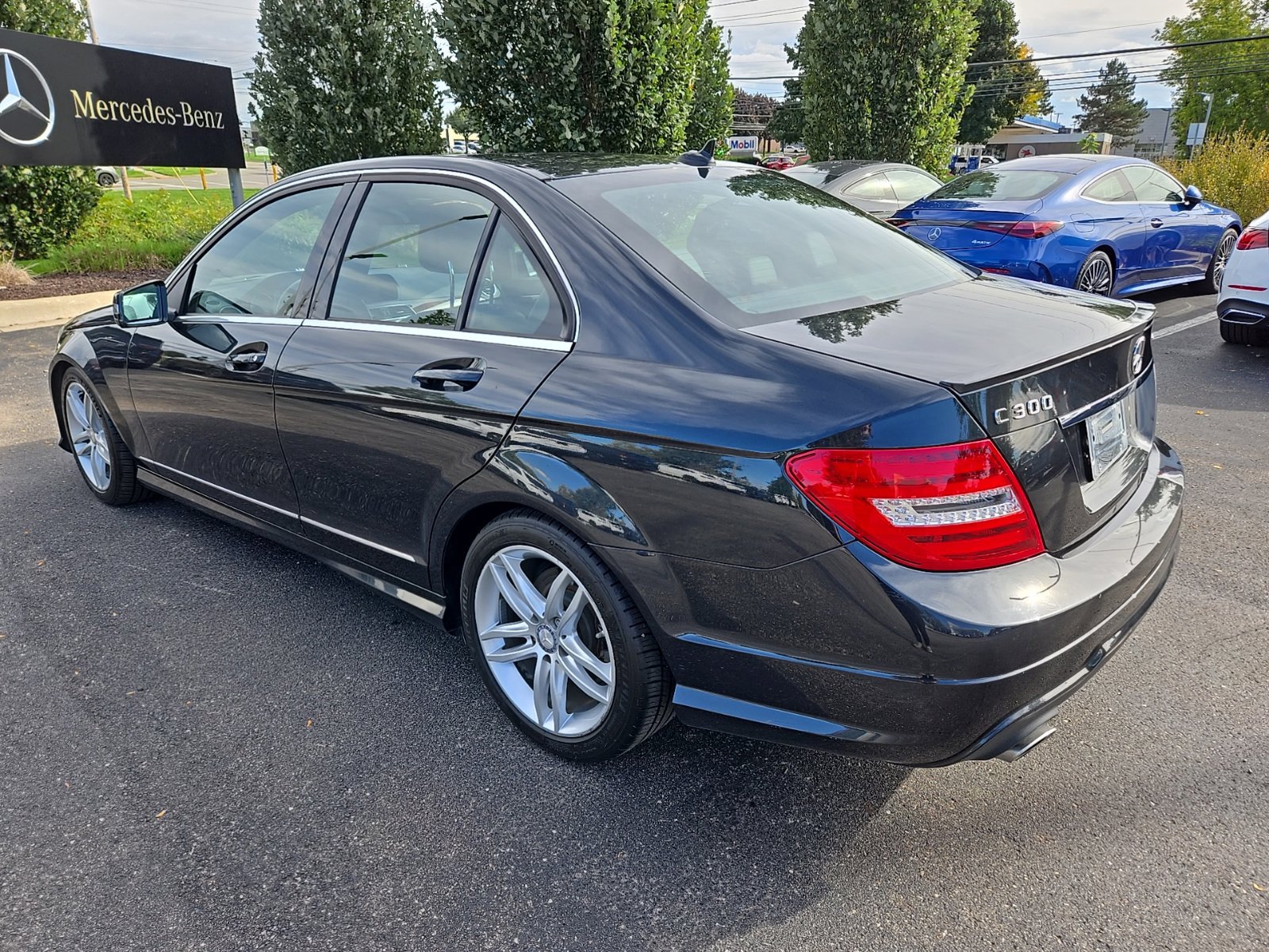 Used 2012 Mercedes-Benz C 300 4MATIC Sedan image 3