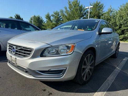 Used 2018 Volvo S60 T5 Inscription FWD image 2