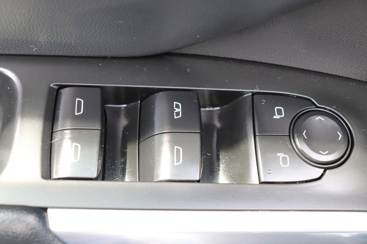 Used 2025 Chevrolet Traverse LT FWD image 50