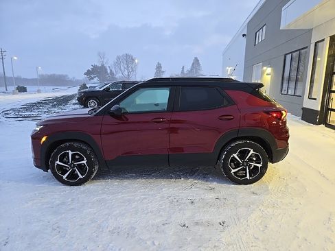 Used 2023 Chevrolet TrailBlazer RS w/ Sun and Liftgate Package image 2