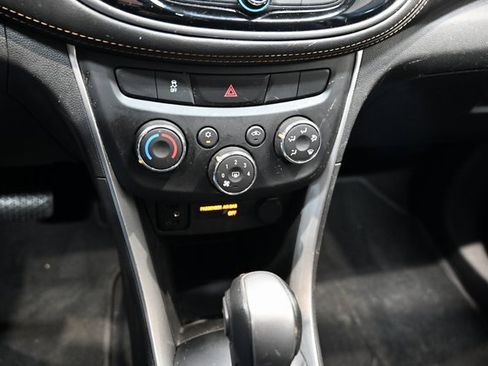 Used 2022 Chevrolet Trax LT w/ Sport Edition image 17