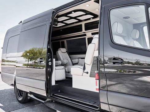 Used 2024 Mercedes-Benz Sprinter 3500 w/ Parking Package image 68