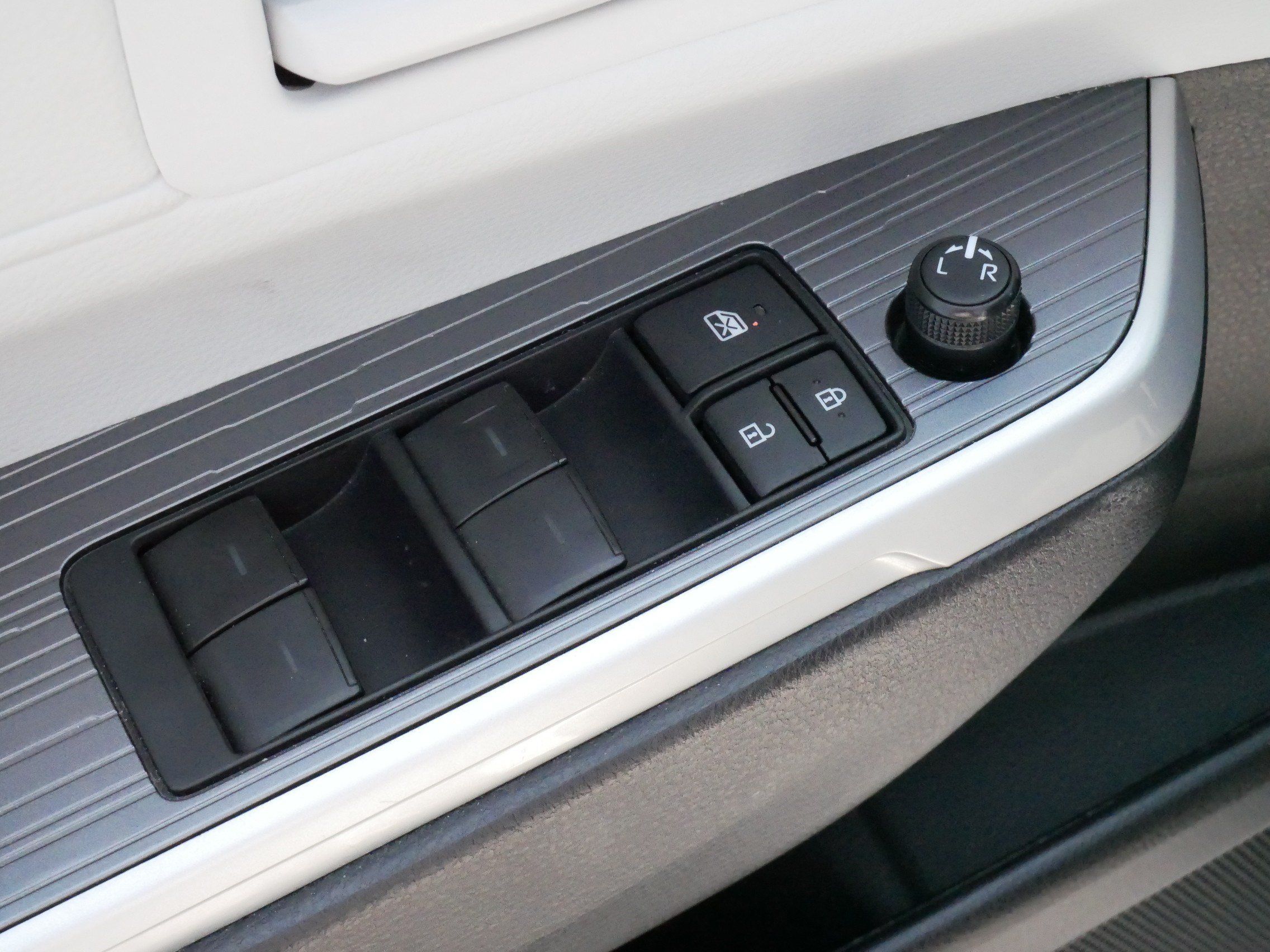 Certified 2026 Toyota Sienna LE FWD image 19