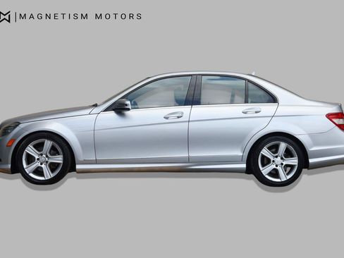 Used 2011 Mercedes-Benz C 300 4MATIC Sedan image 2