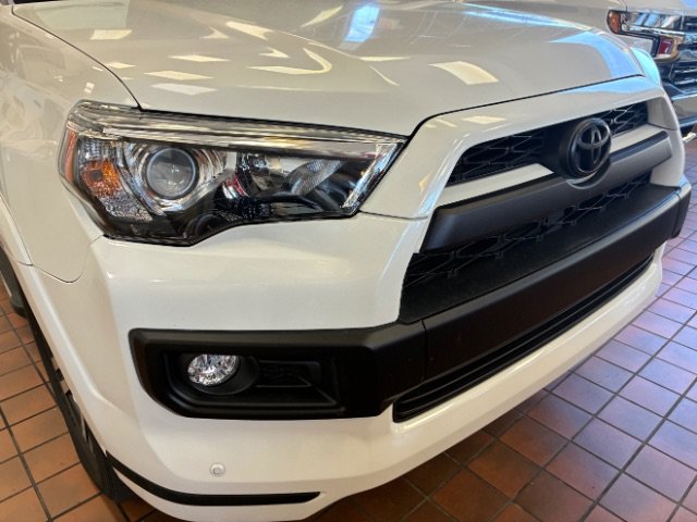 Used 2016 Toyota 4Runner Limited AWD/4WD image 2